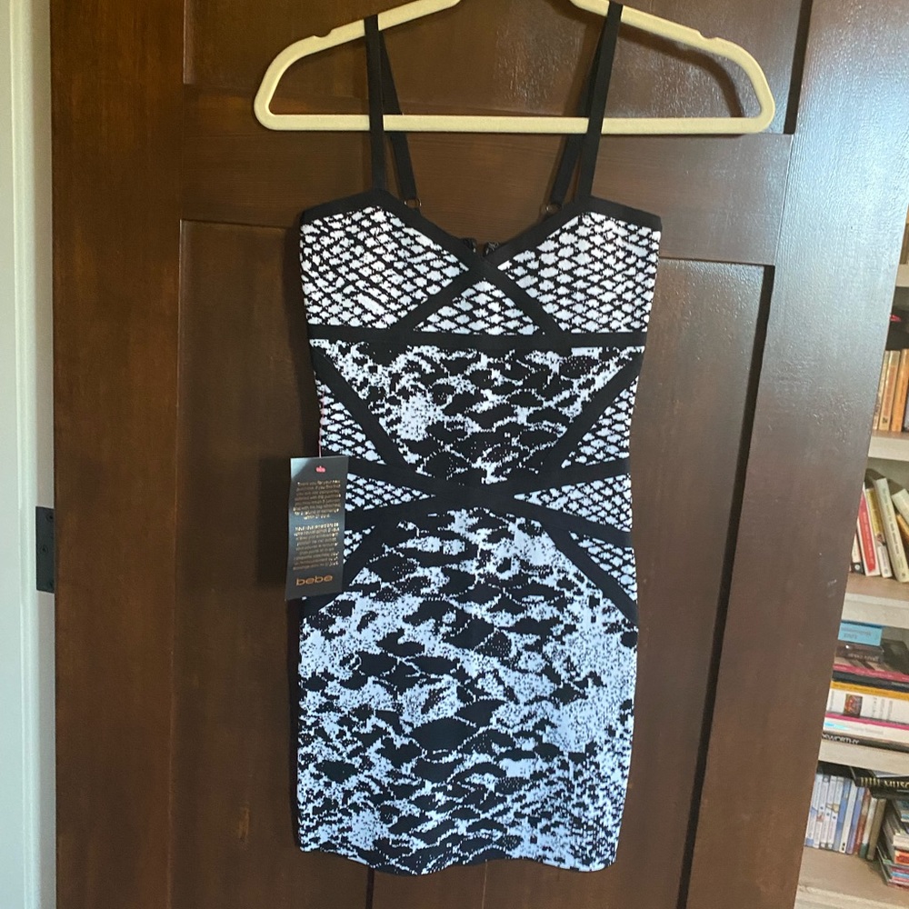 *NWT* BEBE Snakeskin BodyCon dress - Picture 2 of 6